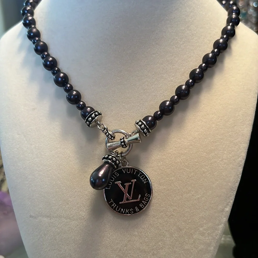 Black Beaded Necklace - Picture 2 of 4